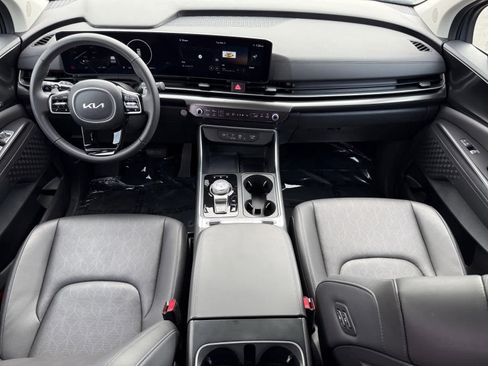 Used 2025 Kia Carnival SX w/ SX Dark Edition Package image 12