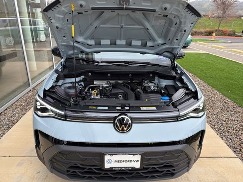 New 2026 Volkswagen Taos SE image 13