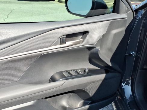 Used 2025 Toyota Camry SE w/ Convenience Package FWD image 3