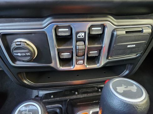 Used 2021 Jeep Wrangler Unlimited Sahara w/ Cold Weather Group image 34