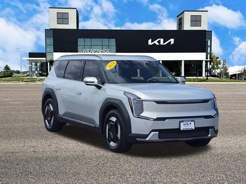 Used 2024 Kia EV9 Wind AWD/4WD image 2