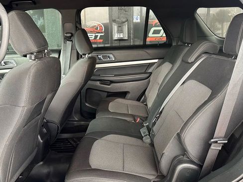 Used 2018 Ford Explorer XLT image 10