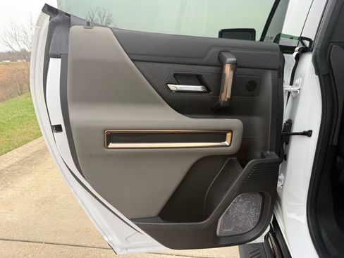 Used 2025 GMC Hummer EV 3X image 16
