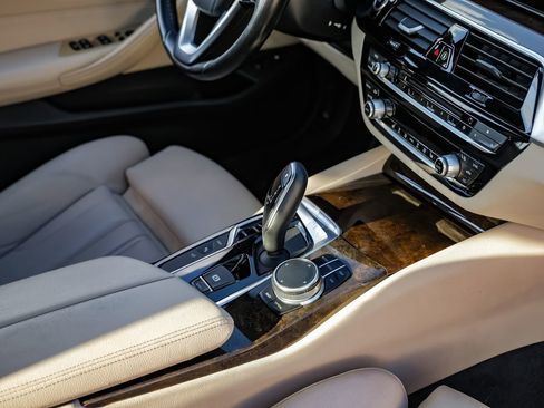 Used 2019 BMW 530e w/ Convenience Package image 23