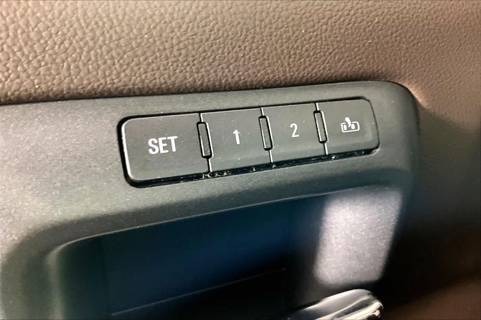 Used 2015 GMC Sierra 1500 Denali AWD/4WD image 32