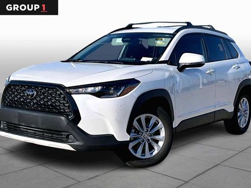 Used 2023 Toyota Corolla Cross LE image 1