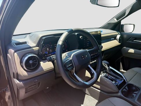 Used 2025 Chevrolet Colorado ZR2 w/ Technology Package AWD/4WD image 23