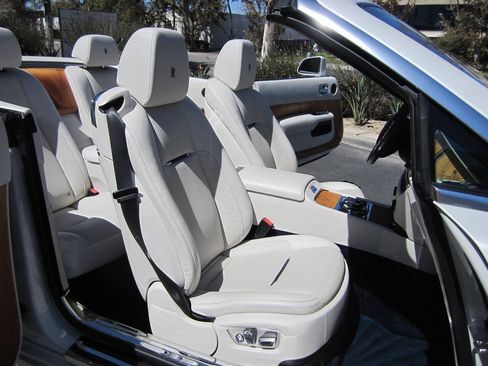 Used 2016 Rolls-Royce Dawn RWD image 33