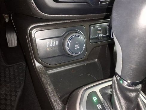 Certified 2022 Jeep Renegade Limited image 22