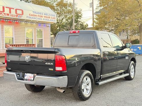 Used 2018 RAM 1500 Classic SLT w/ Luxury Group image 4