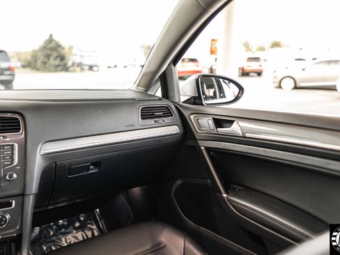 Used 2017 Volkswagen Golf Alltrack S image 37