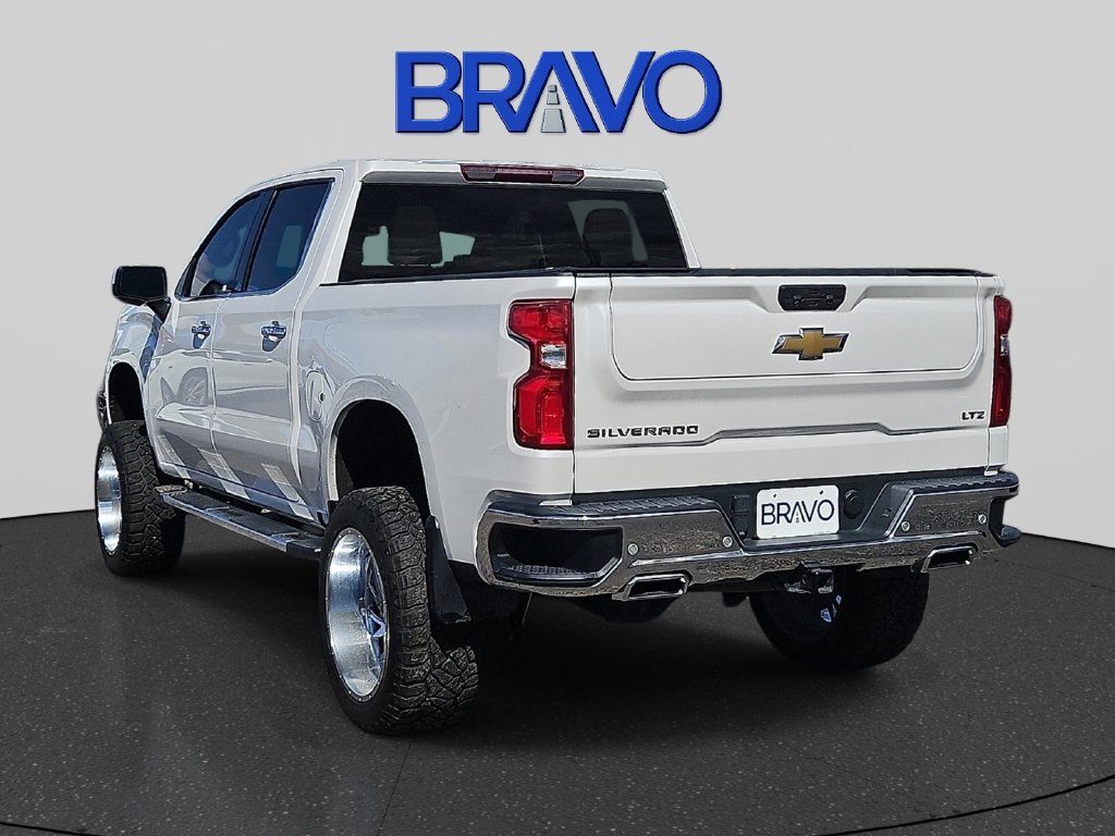 Used 2023 Chevrolet Silverado 1500 LTZ AWD/4WD image 3
