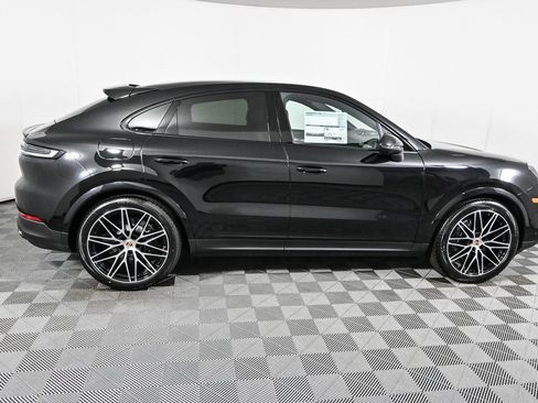 Certified 2025 Porsche Cayenne Coupe image 30
