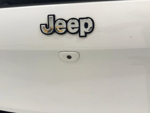 Used 2018 Jeep Cherokee Limited AWD/4WD image 14