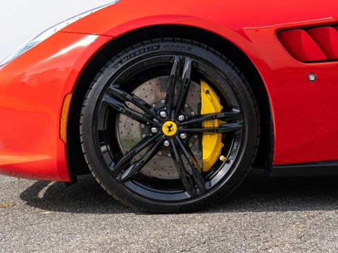 Used 2017 Ferrari GTC4Lusso image 9