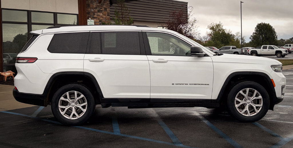 Used 2022 Jeep Grand Cherokee L Limited AWD/4WD image 30