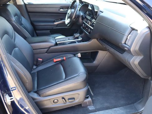 Used 2023 Nissan Pathfinder SL w/ SL Premium Package FWD image 23