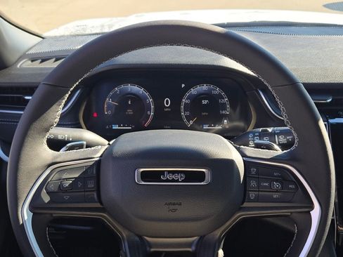 New 2025 Jeep Grand Cherokee Laredo X w/ Luxury Tech Group I image 35