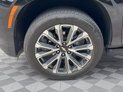 Used 2025 Chevrolet Tahoe High Country AWD/4WD image 13