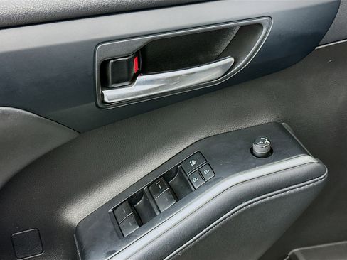 Used 2022 Toyota Highlander XLE image 15