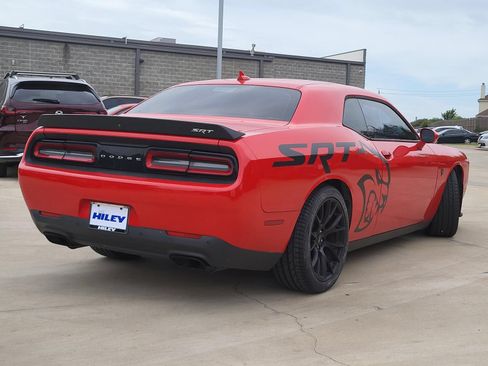 Used 2015 Dodge Challenger SRT Hellcat RWD image 4