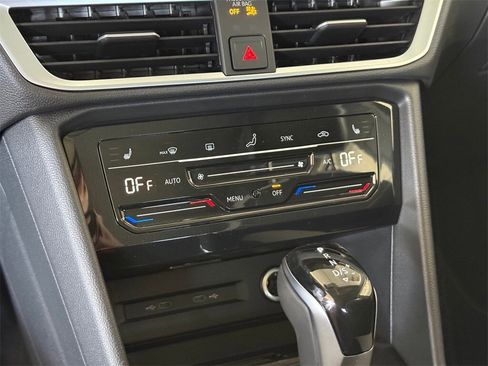 New 2026 Volkswagen Taos SE image 19