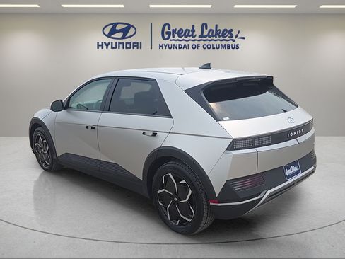 Used 2024 Hyundai Ioniq 5 SEL AWD/4WD image 3