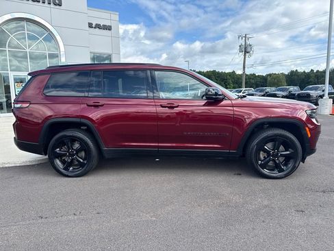 Used 2023 Jeep Grand Cherokee L Laredo AWD/4WD image 10