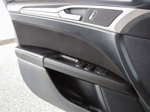 Used 2020 Ford Fusion SE image 21