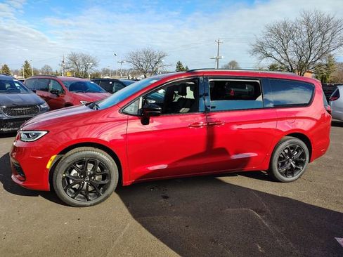 New 2026 Chrysler Pacifica Select w/ S Appearance Package AWD/4WD image 5