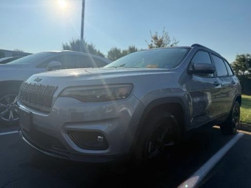 Used 2019 Jeep Cherokee Latitude Plus AWD/4WD image 2
