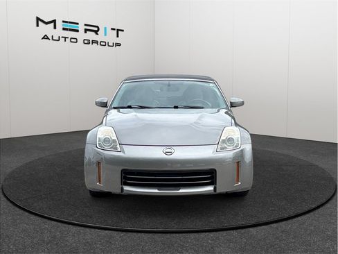 Used 2009 Nissan 350Z Touring RWD image 3