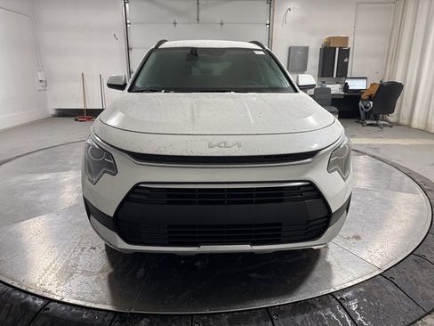 New 2025 Kia Niro LX image 2