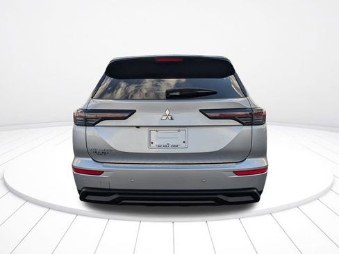 New 2026 Mitsubishi Outlander ES image 4