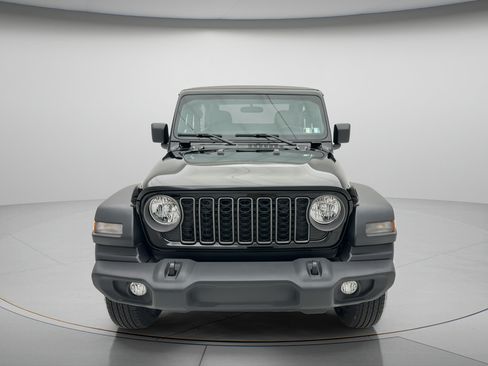 Used 2025 Jeep Wrangler Sport AWD/4WD image 2