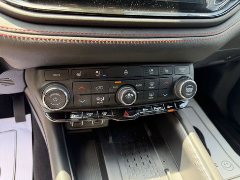 Used 2025 Dodge Durango GT AWD/4WD image 14