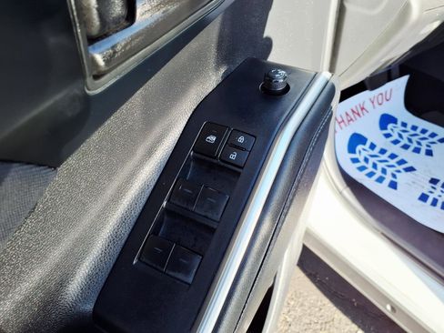 Used 2024 Toyota Highlander LE image 21