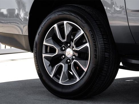 Used 2022 Chevrolet Suburban LT w/ Luxury Package image 62