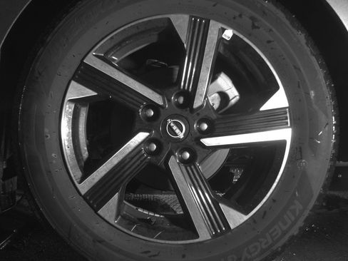 Used 2025 Nissan Sentra SV FWD image 14