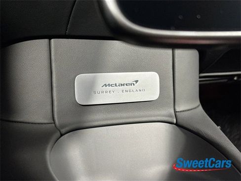 Used 2024 McLaren Artura image 27