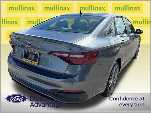 Used 2022 Volkswagen Jetta SE FWD image 4