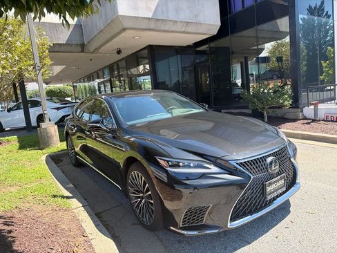 Certified 2024 Lexus LS 500 AWD w/ Luxury Package image 9