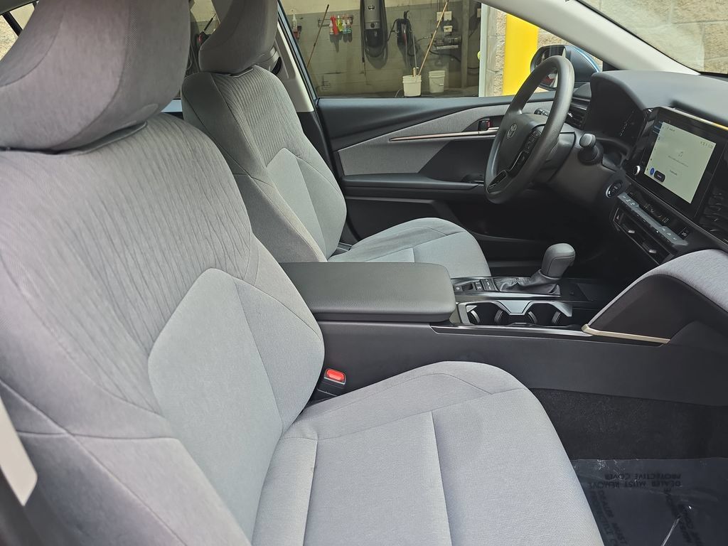 Used 2026 Toyota Camry LE FWD image 10