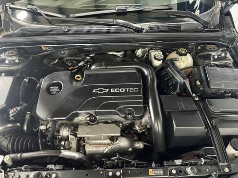 Used 2017 Chevrolet Malibu LT image 34