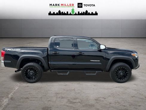 Used 2017 Toyota Tacoma TRD Off-Road w/ Tow Package (A/T) AWD/4WD image 7