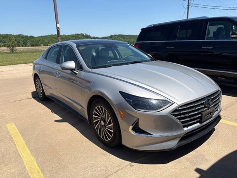 Used 2023 Hyundai Sonata Limited w/ Cargo Package FWD image 10