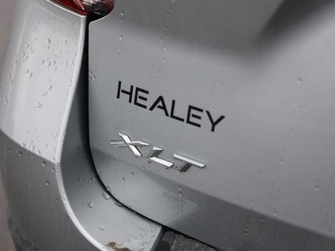 Certified 2023 Ford Explorer XLT image 9