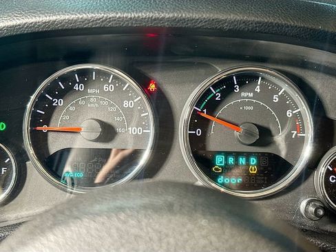 Used 2013 Jeep Wrangler Unlimited Sahara image 13