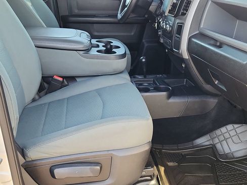 Used 2017 RAM 3500 Tradesman w/ Chrome Appearance Group AWD/4WD image 12