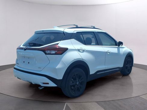 Used 2023 Nissan Kicks SR w/ SR Premium Package FWD image 5